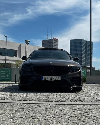 Mercedes-Benz Klasa E cena 210000 przebieg: 73000, rok produkcji 2017 z Warszawa małe 137